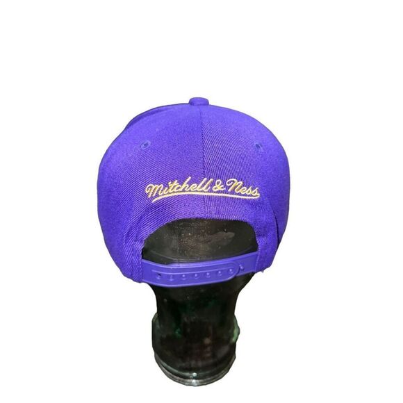 Los Angeles Lakers 80’s Back to Back Champs SnapBack Hat - Picture 4 of 7